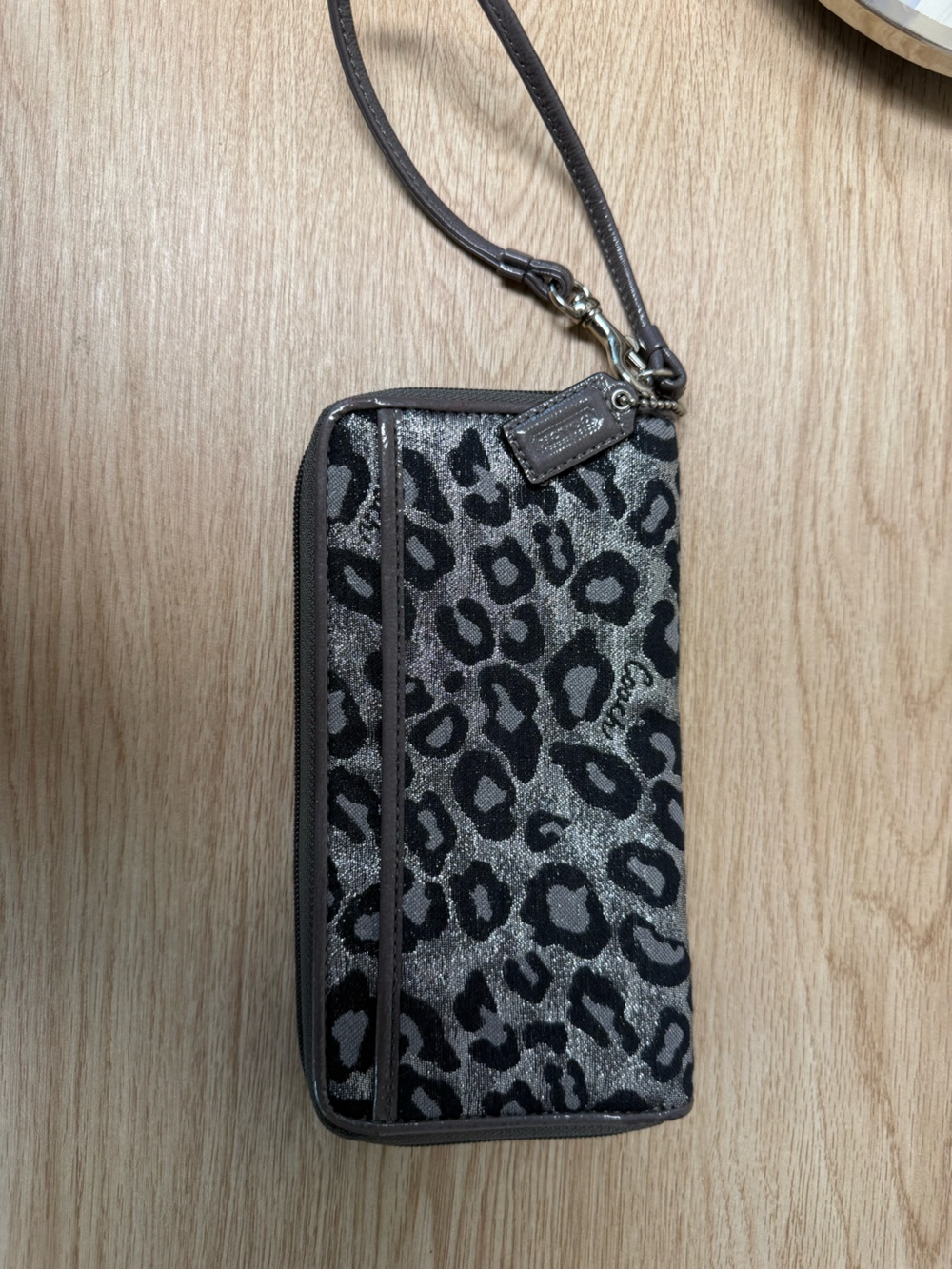 Coach Metallic Leopard Print Wristlet Clutch - Black/Silver y2k